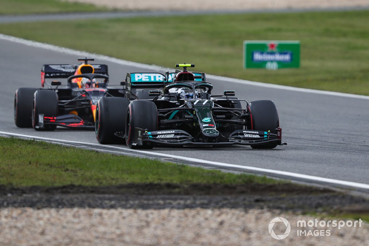 Valtteri Bottas, Mercedes F1 W11, Max Verstappen, Red Bull Racing RB16