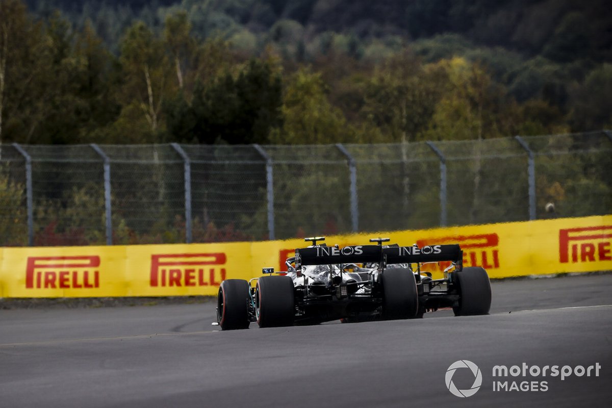 Lewis Hamilton, Mercedes F1 W11, passes Valtteri Bottas, Mercedes F1 W11, as he retires with power loss