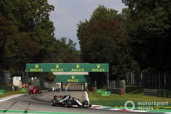 Romain Grosjean, Haas VF-20, Sebastian Vettel, Ferrari SF1000, George Russell, Williams FW43