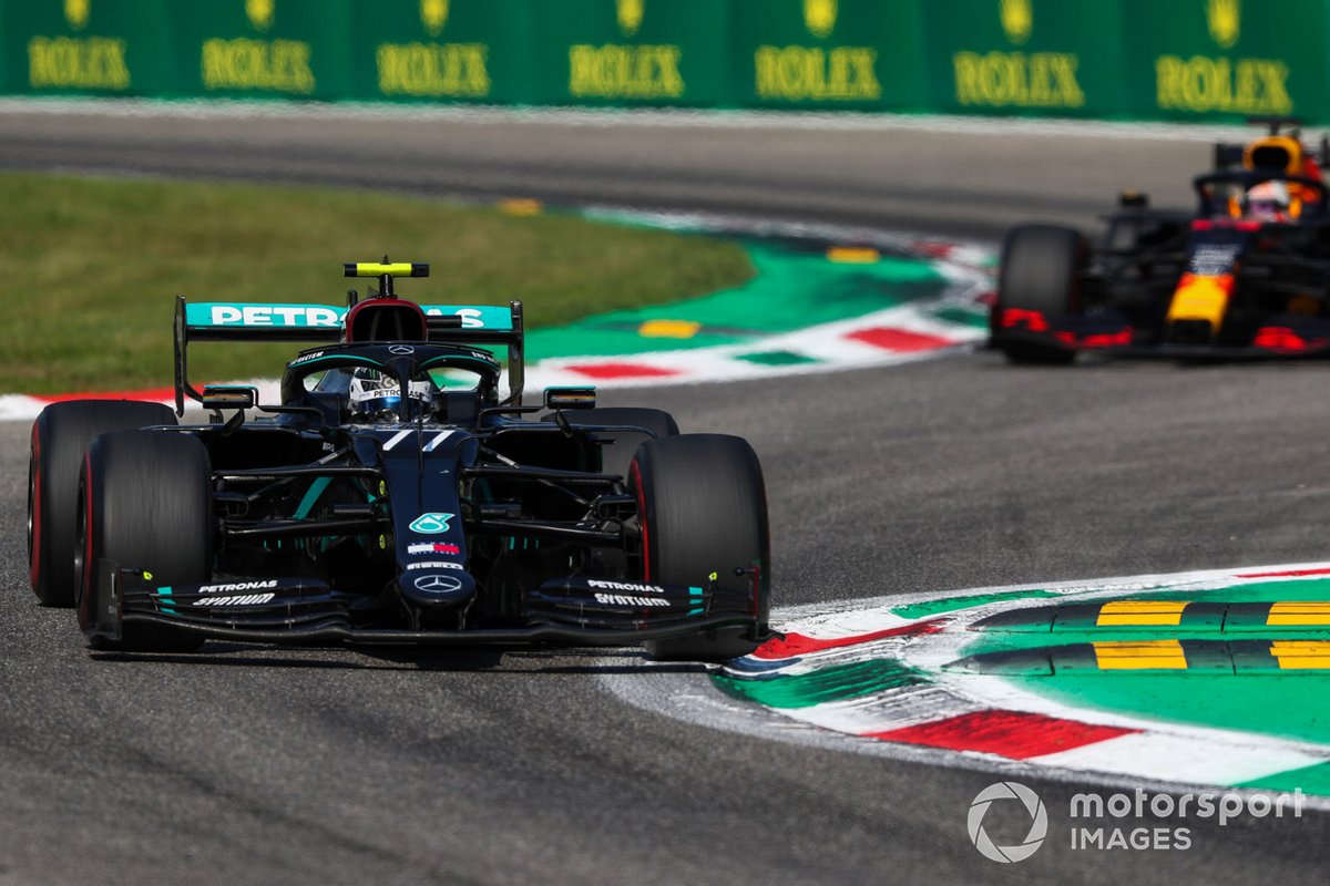 Valtteri Bottas, Mercedes F1 W11, Max Verstappen, Red Bull Racing RB16
