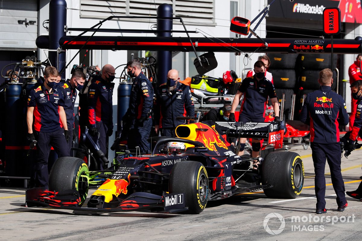 Max Verstappen, Red Bull Racing RB16, lascia i box