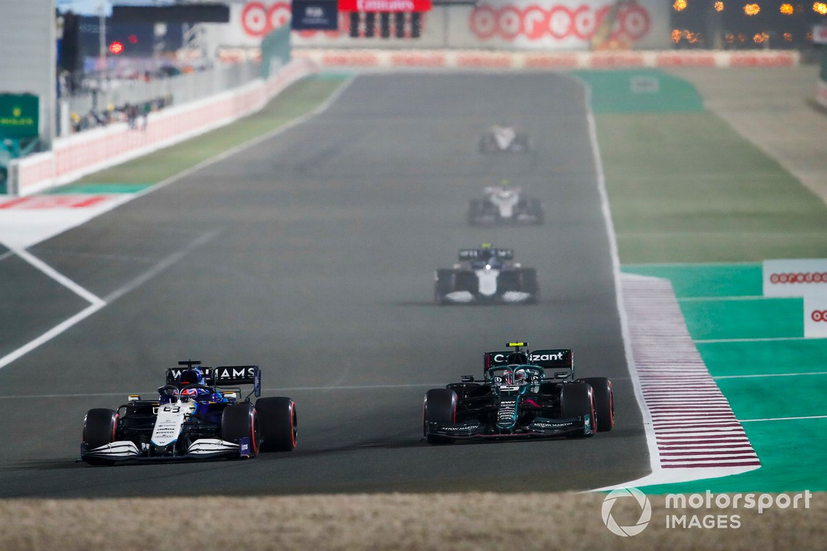 George Russell, Williams FW43B, Sebastian Vettel, Aston Martin AMR21