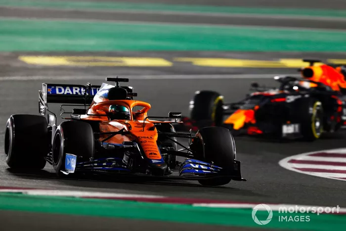 Daniel Ricciardo, McLaren MCL35M, Max Verstappen, Red Bull Racing RB16B
