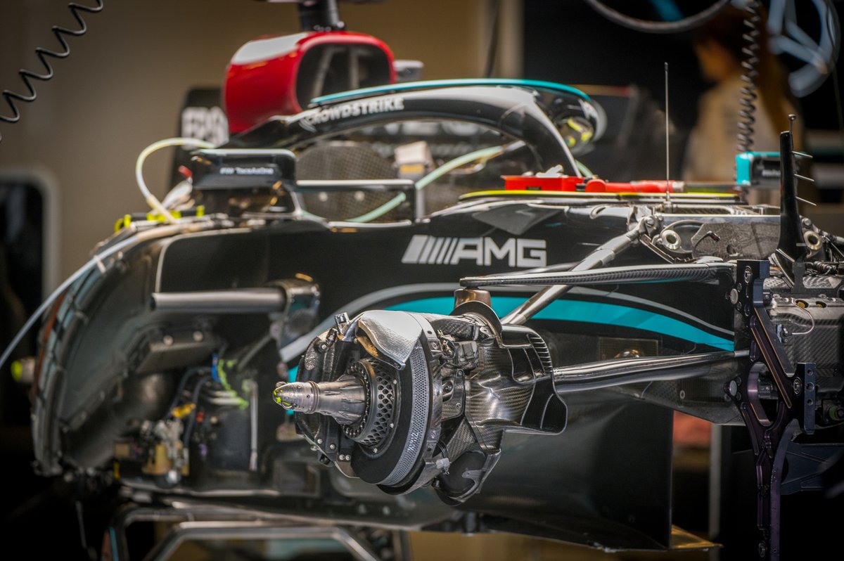 Mercedes W12: Vorderrad-Bremse
