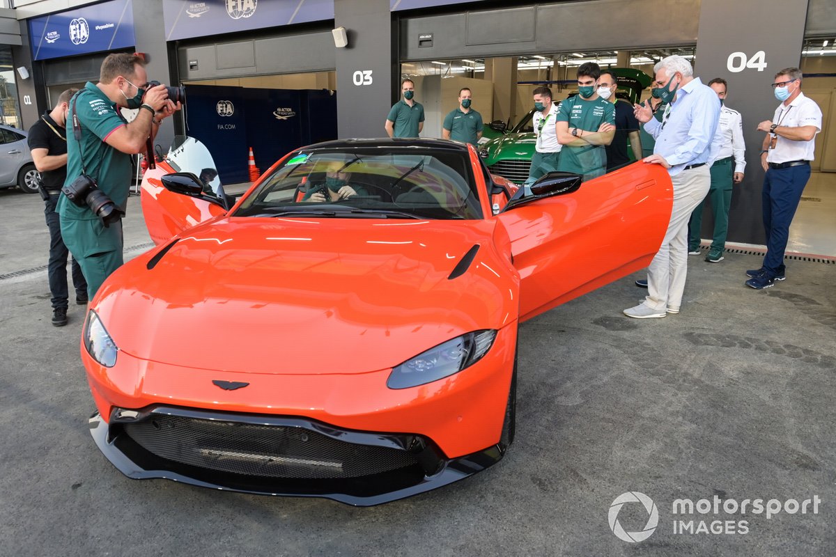 Lawrence Stroll, Lance Stroll, Aston Martin, an Aston Martin Vantage