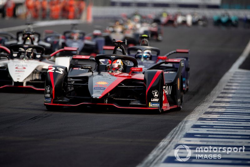 Sébastien Buemi, Nissan e.Dams, Nissan IMO2 leadsAndre Lotterer, Porsche, Porsche 99x Electric, Sam Bird, Virgin Racing, Audi e-tron FE06