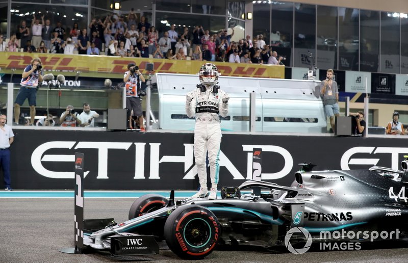 6 - Para sacramentar, seria um título por uma terceira equipe diferente e com um motor não sendo da Mercedes, pela primeira vez.