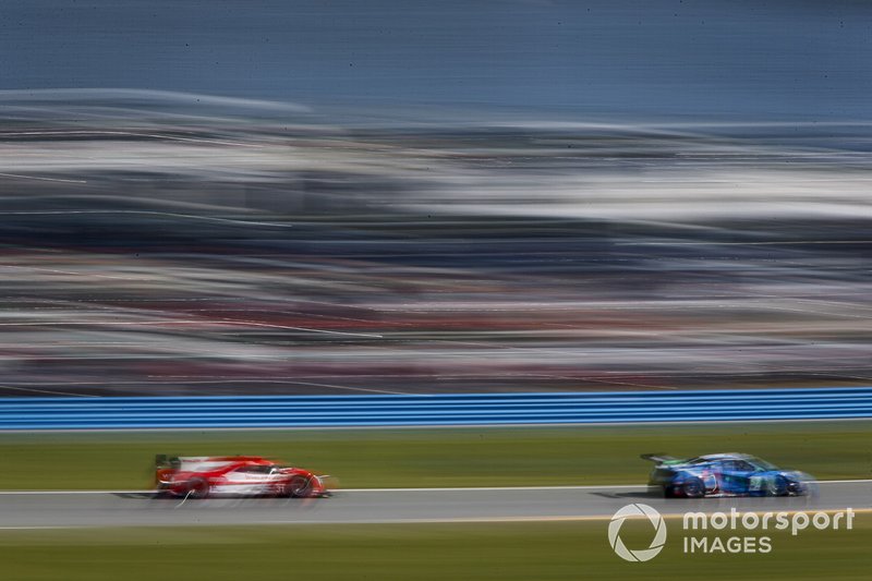 #57 Heinricher Racing w/MSR Curb-Agajanian Acura NSX GT3, GTD: Alvaro Parente, Misha Goikhberg, Trent Hindman, AJ Allmendinger, #31 Whelen Engineering Racing Cadillac DPi, DPi: Filipe Albuquerque, Pipo Derani, Mike Conway, Felipe Nasr