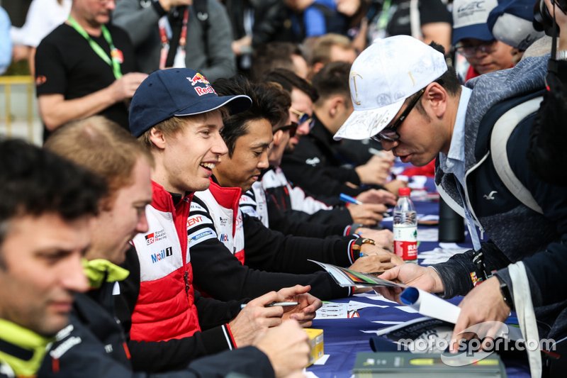 #8 Toyota Gazoo Racing Toyota TS050 - Hybrid: Brendon Hartley  