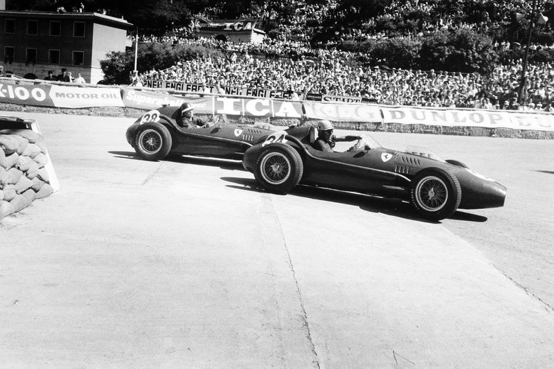 GP de Monaco - Luigi Musso, Ferrari Dino 246, devant Mike Hawthorn, Ferrari Dino 246