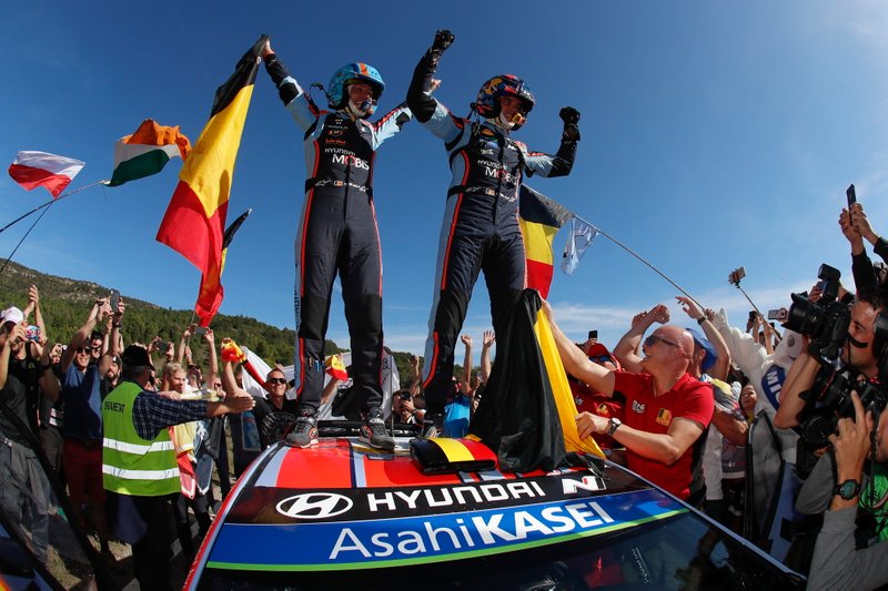 I vincitori Thierry Neuville, Nicolas Gilsoul, Hyundai Motorsport Hyundai i20 Coupe WRC