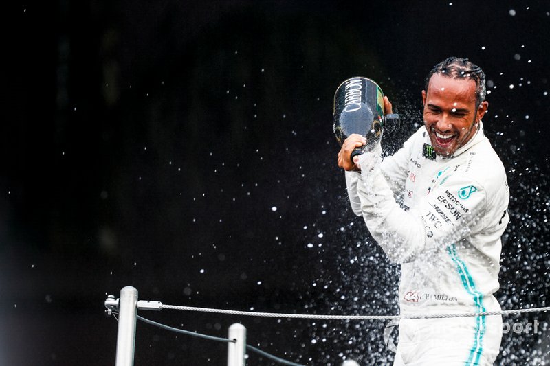 Podio: ganador de la carrera Lewis Hamilton, Mercedes AMG F1