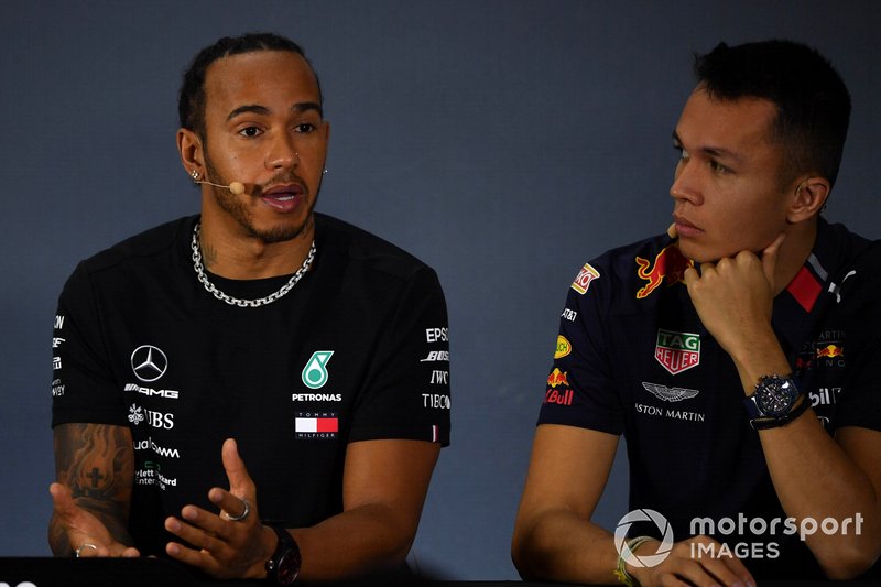 Lewis Hamilton, Mercedes AMG F1 and Alex Albon, Red Bull Racing in the Press Conference 