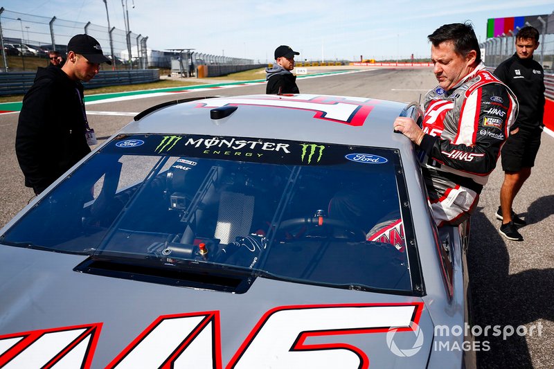 Tony Stewart se sube a un NASCAR