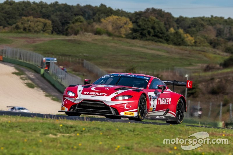 Ayhancan Güven, Salih Yoluç, Türkiye Takımı, Aston Martin Vantage