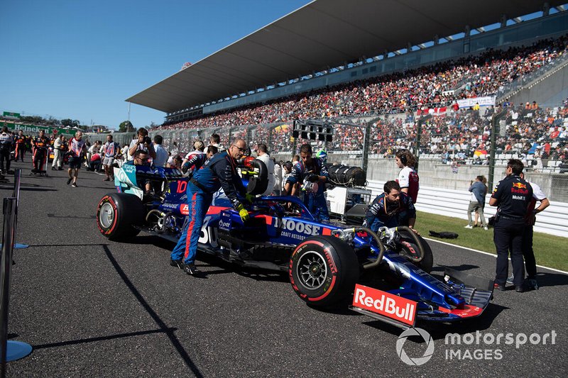 Pierre Gasly, Toro Rosso STR14, arriva sulla griglia