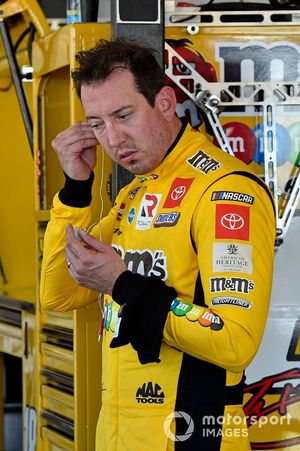 Kyle Busch, Joe Gibbs Racing, Toyota Camry Sport Clips 