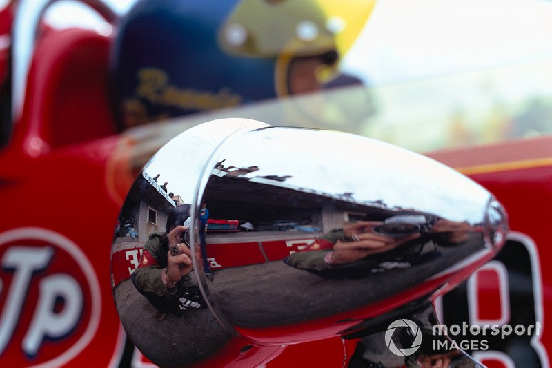 Rainer Schlegelmilch reflected in the rear mirror of Ronnie Peterson, March 711 Ford