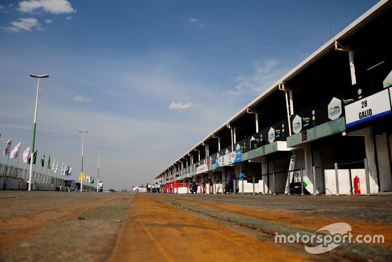 Por falar em Indy, a última tentativa de trazer a maior categoria de monopostos dos Estados Unidos foi desastrosa.