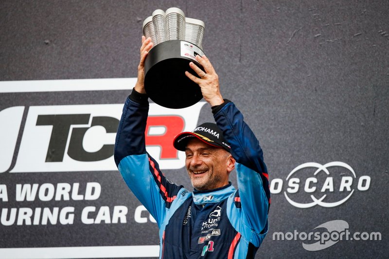 Podium: third place Gabriele Tarquini, BRC Hyundai N Squadra Corse Hyundai i30 N TCR