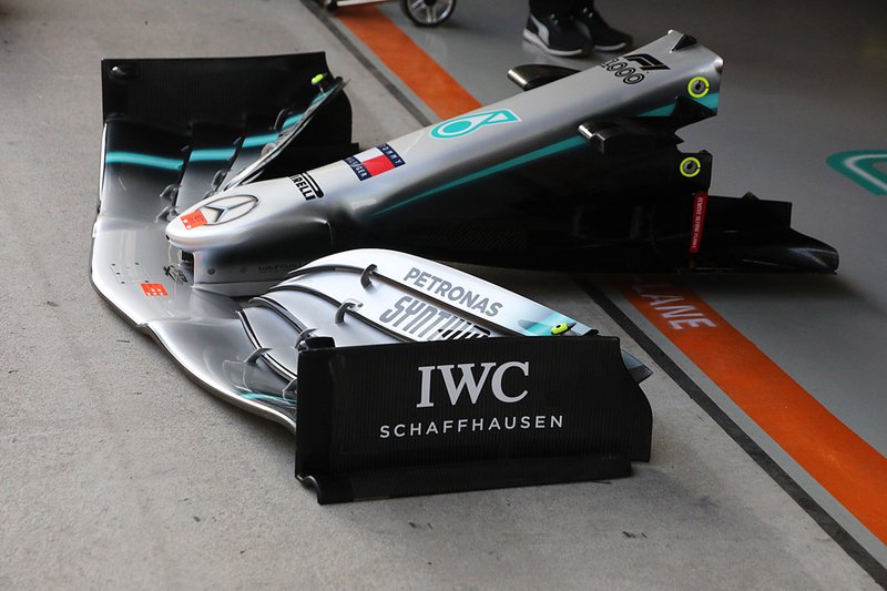Detail sayap depan Mercedes AMG F1 W10