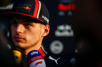 Max Verstappen, Red Bull Racing medya ile