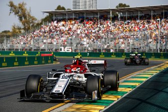 Antonio Giovinazzi, Alfa Romeo Racing C38, Kevin Magnussen, Haas F1 Team VF-19