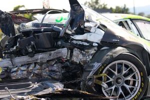 Así quedó el #540 Black Swan Racing Porsche 911 GT3-R de Tim Pappas, Jeroen Bleekemolen y Marc Lieb tras el accidente