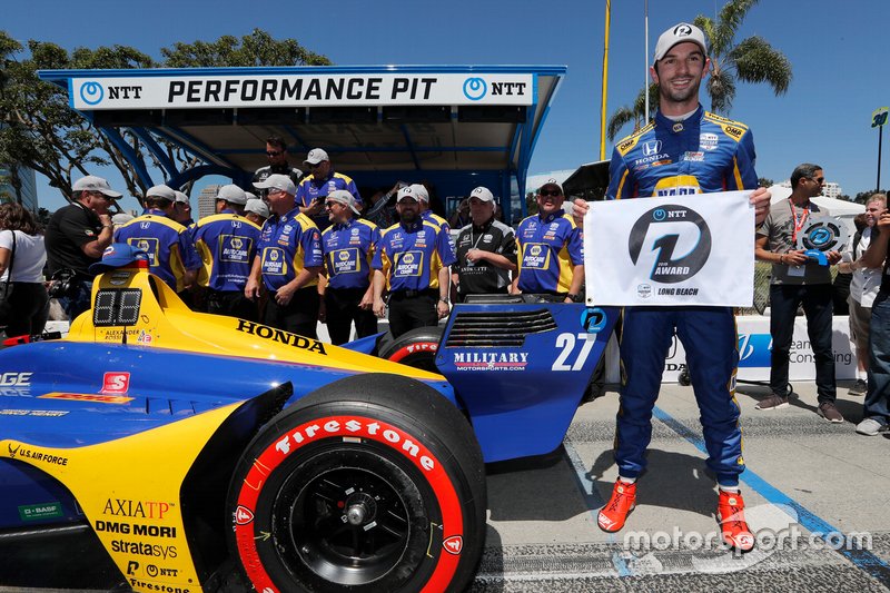 Il vincitore del Pole Award Alexander Rossi, Andretti Autosport Honda