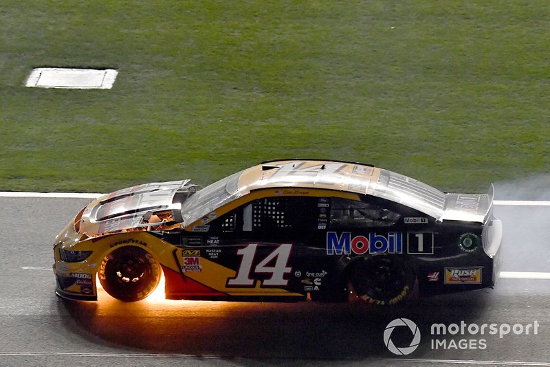 Clint Bowyer, Stewart-Haas Racing, Ford Mustang Rush Truck Centers/Mobil 1