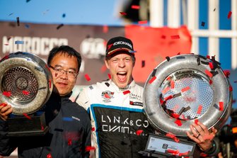 Podyum: Yarış galibi Thed Björk, Cyan Racing Lynk & Co 03 TCR
