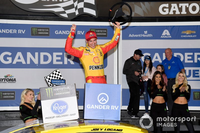 Winner Joey Logano, Team Penske, Ford Mustang Shell Pennzoil