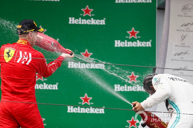 Sebastian Vettel, Ferrari, terzo, spruzza champagne su Lewis Hamilton, Mercedes AMG F1, vincitore