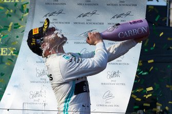 Podyum: Yarış galibi Valtteri Bottas, Mercedes AMG F1