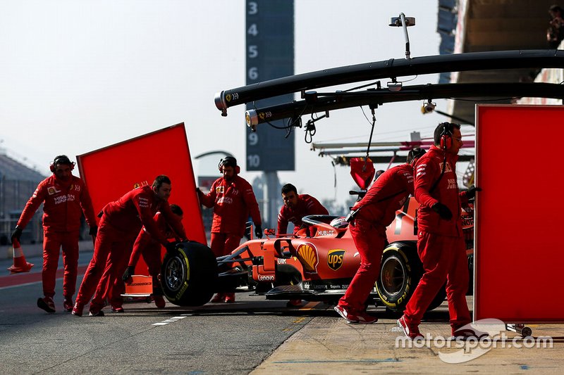 Charles Leclerc, Ferrari SF90 ai box