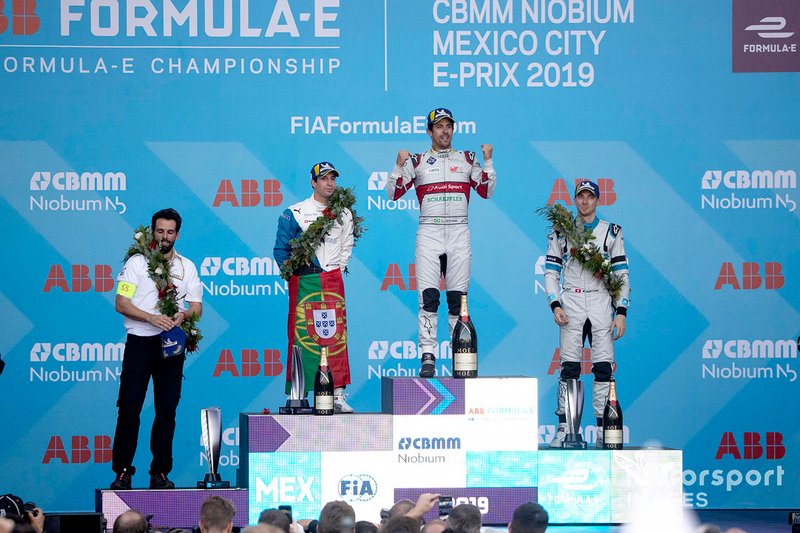 Race winner Lucas Di Grassi, Audi Sport ABT Schaeffler celebrates on the podium with Antonio Felix da Costa, BMW I Andretti Motorsports, 2nd position, Edoardo Mortara, Venturi Formula E, 3rd position, his race engineer Markus Michelberger