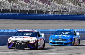 Denny Hamlin, Joe Gibbs Racing, Toyota Camry FedEx Express and Ryan Blaney, Team Penske, Ford Mustang PPG