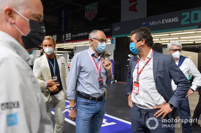 Nico Rosberg, Stefano Domenicali, CEO, Formula 1, Jamie Reigle, CEO of Formula E, in the pit lane