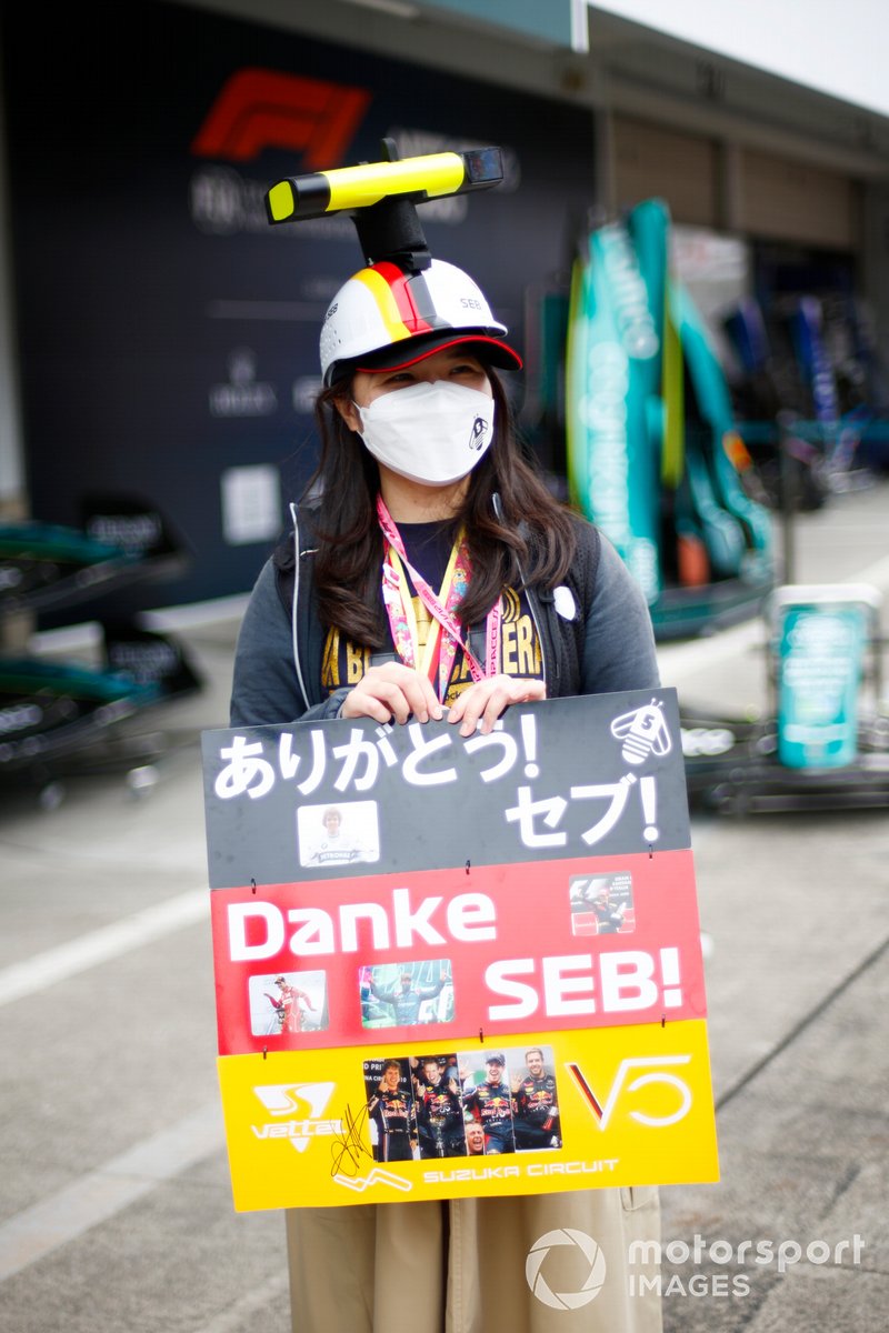 A Sebastian Vettel, Aston Martin, fan