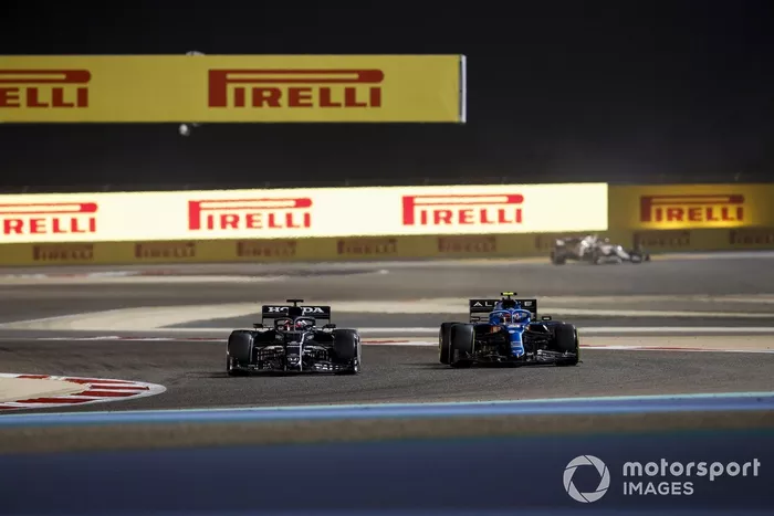 Yuki Tsunoda, AlphaTauri AT02, Esteban Ocon, Alpine A521