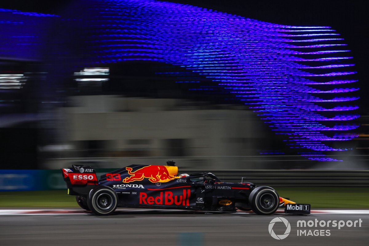 Max Verstappen, Red Bull Racing RB16, melesat di Sirkuit Yas Marina pada F1 GP Abu Dhabi 2019.