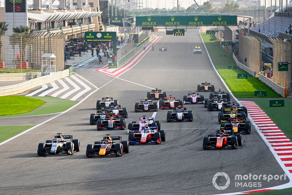 Yuki Tsunoda, Carlin, Nikita Mazepin, Hitech Grand Prix, Robert Shwartzman, Prema Racing e Felipe Drugovich, MP Motorsport alla partenza di Gara 1