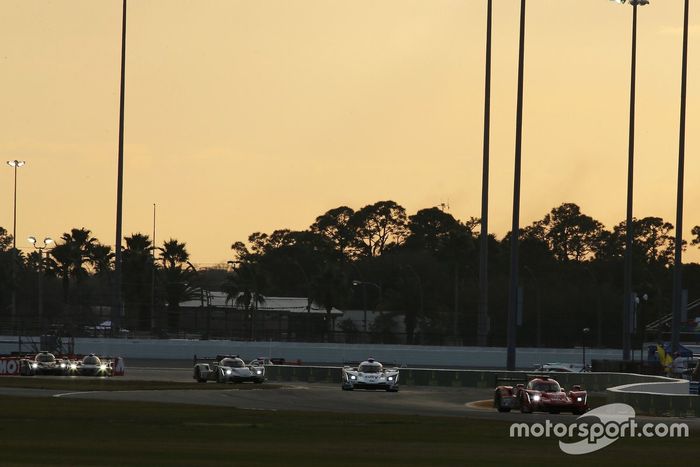 #31 Action Express Racing Cadillac DPi: Chase Elliott, Felipe Nasr, Pipo Derani, Mike Conway leads