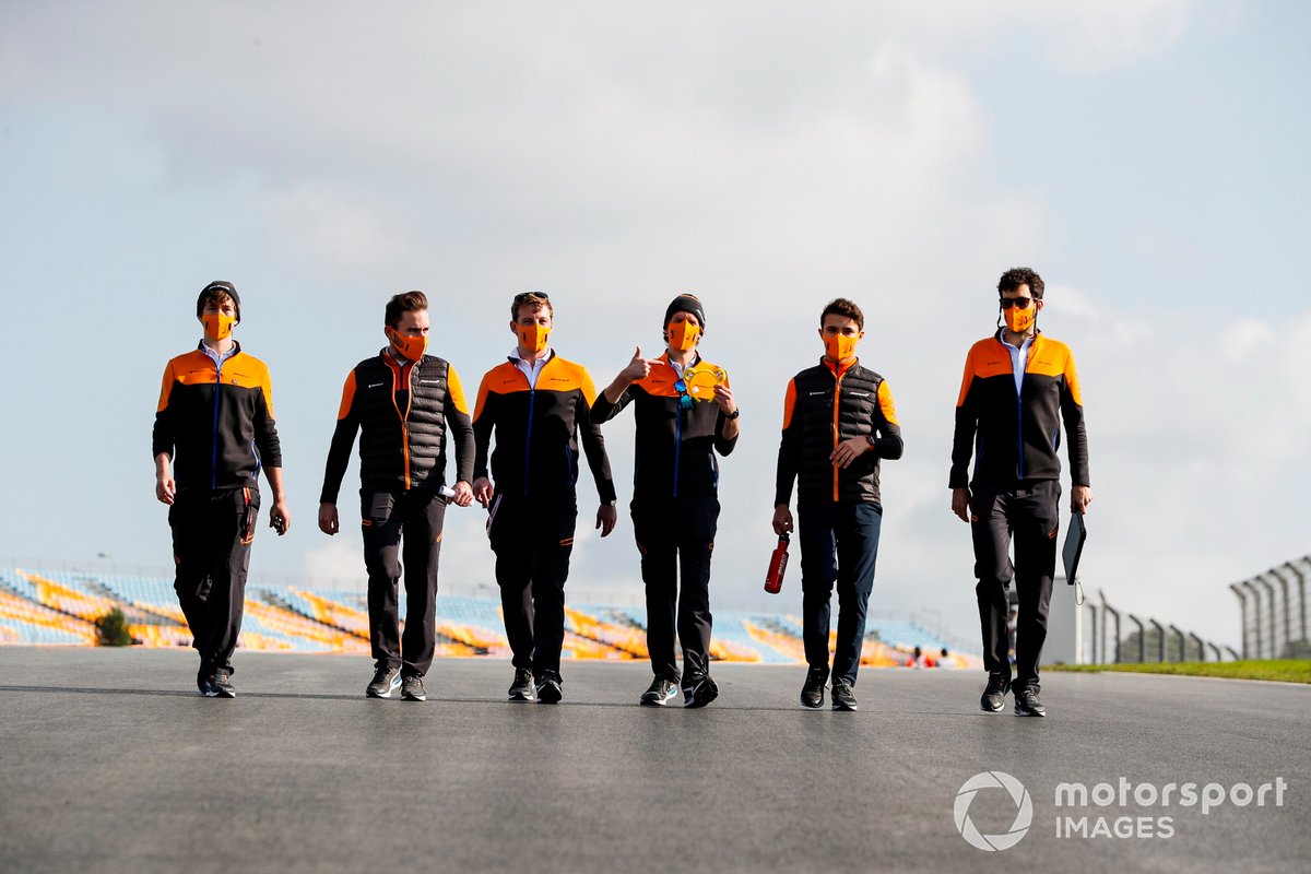 Lando Norris, McLaren walks the track with his team