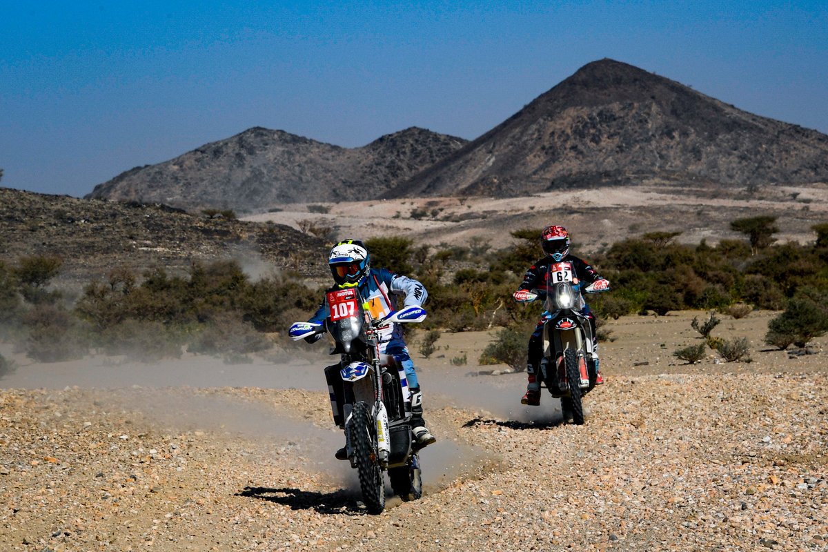 #107 Team JBRally Yamaha: Giovanni Stigliano, #62 Nomadas Adventure KTM: Andrew Joseph Houlihan