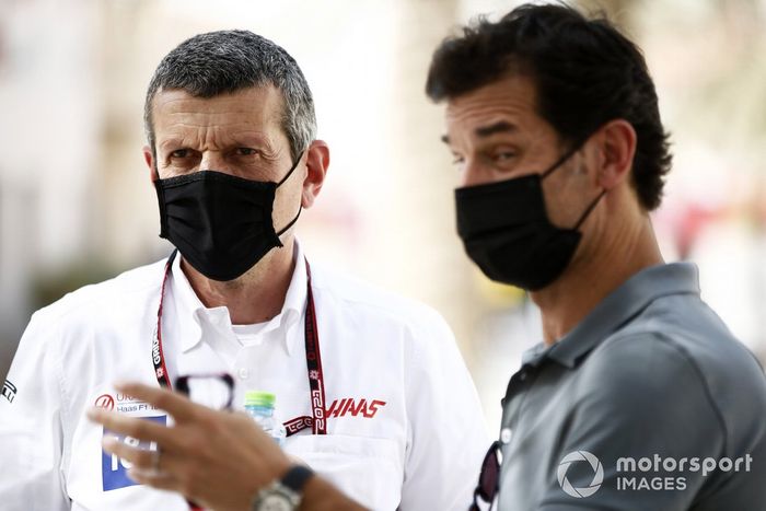 Guenther Steiner, director de Haas F1, con Mark Webber