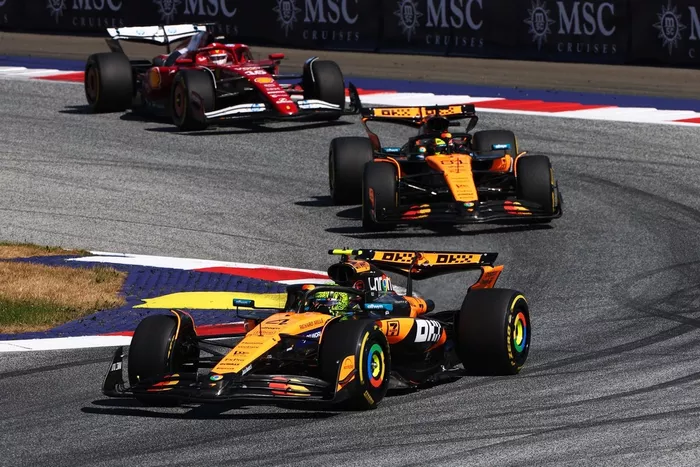 Charles Leclerc, Ferrari, Lando Norris, McLaren, Oscar Piastri