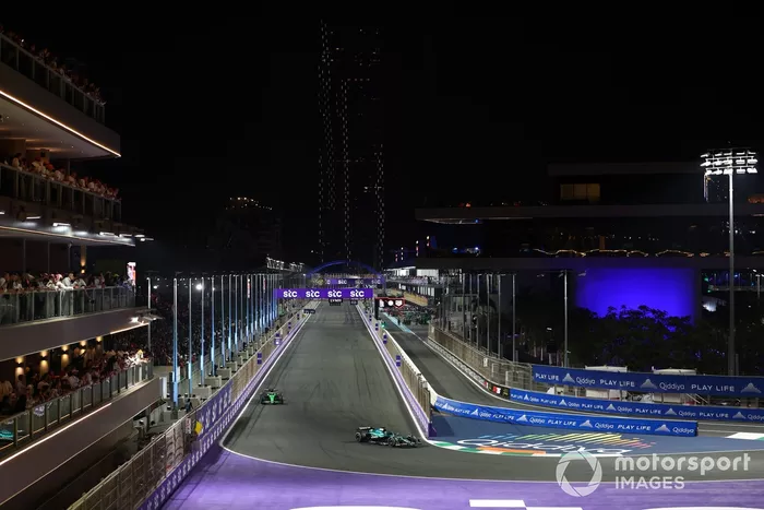 Nico Hulkenberg, Sauber, Lance Stroll, Aston Martin Racing