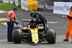 Nico Hulkenberg, Renault Sport F1 Team R.S. 18 crashed at the start of the race