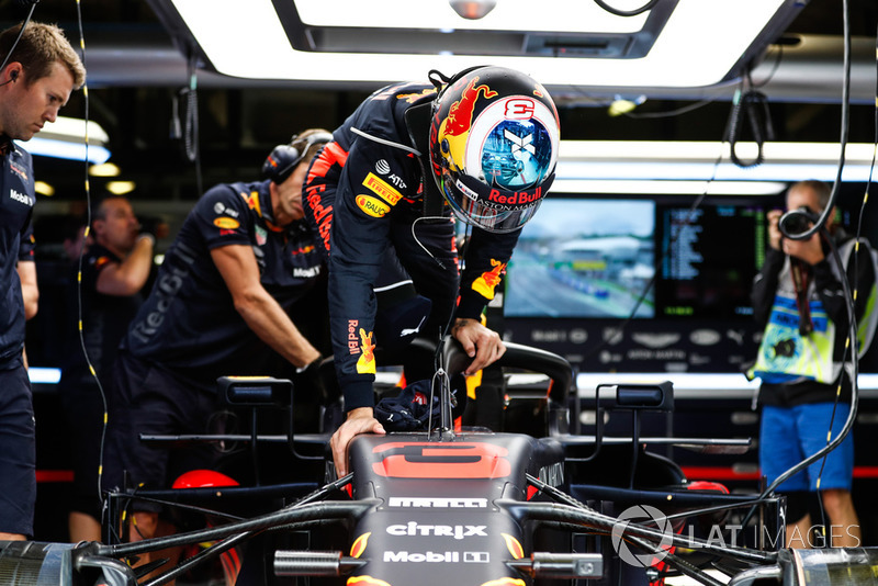 Daniel Ricciardo, Red Bull Racing, climbs into his car